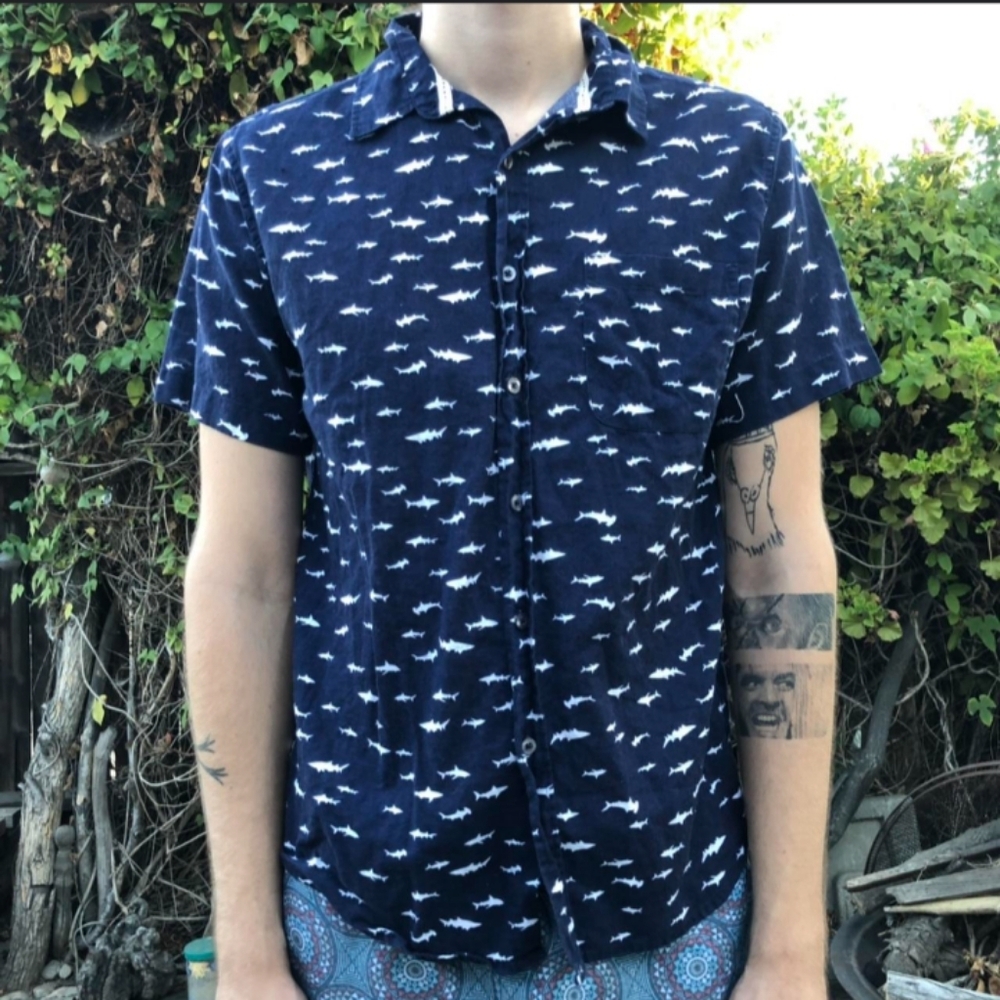 VSTR premium men's blue and white short sleeve shark button up shirt size‎ XXL